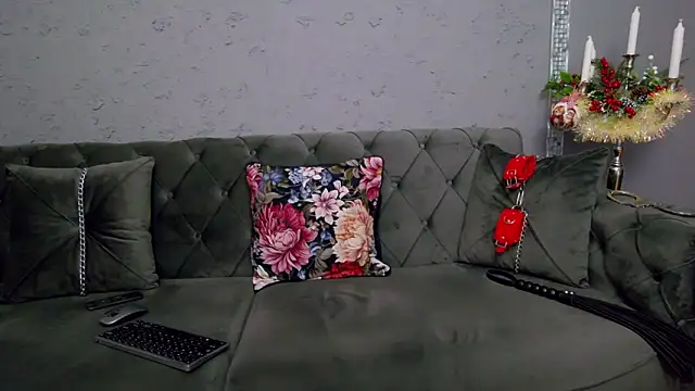 MissNicoleDom webcam