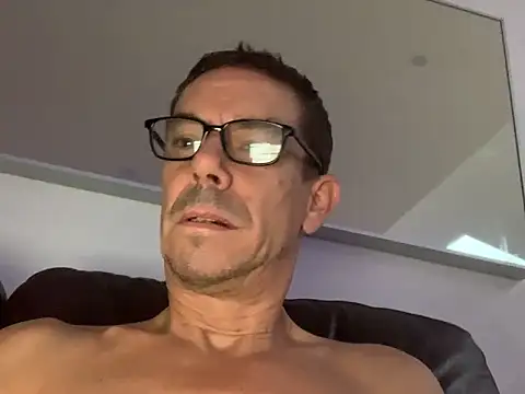 kenhornu (M mature) - Finger my ass