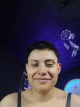 girl_intense444 webcam