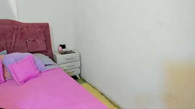 yourlatina_emely webcam