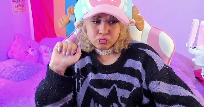 nekowaifu (F young) - Play under table +finger in ass 💕