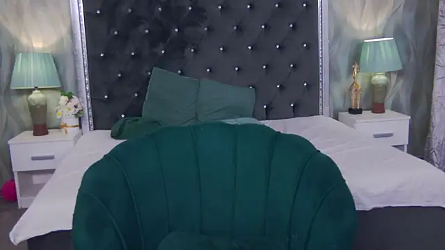 nicoleweslley (F young) - Show ass zoom view