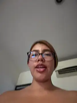 sara_calderon webcam