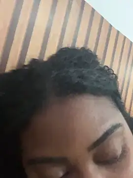 Webcam Model (LunaSthena) is live