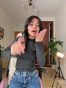 Adriennesexxx webcam