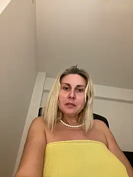 Webcam Model (Amelia9798)  is live.Free join now!