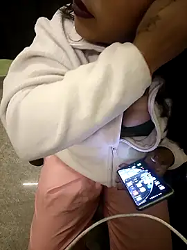 Pink_Lipstick webcam