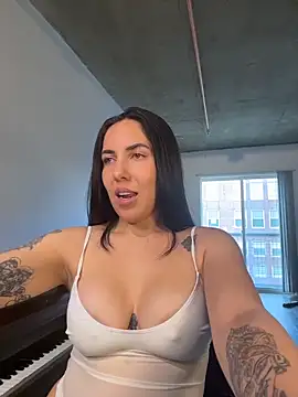 Webcam Model (Lolathebaddie)  is live.Free join now!