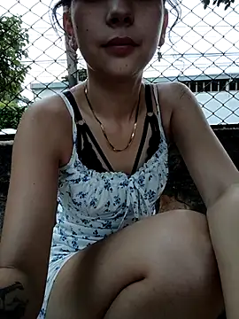 sweet_outdoor_charm (M young) - Get completely naked and play with my pu