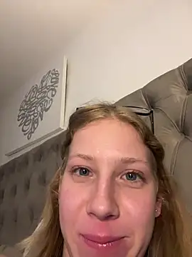 RosieLovexoxx Live Webcam on Stripchat