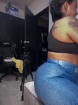 Natural_BIGASS_Nina webcam