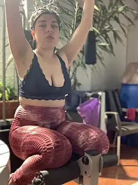 scarletts_boobs (F young) - OIL IN MY BOOBS