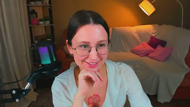 YourLovellyStory webcam