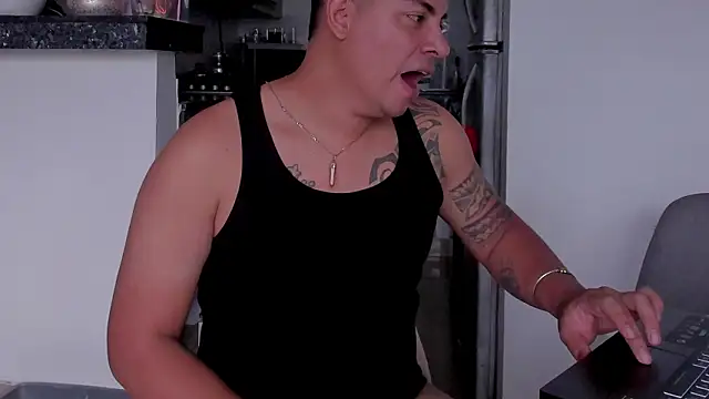 Justin_blaker_ webcam