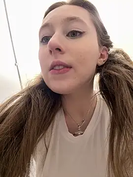 FroggyAnna Live Webcam on Stripchat