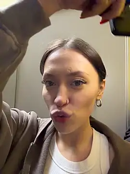 estalavista (F young) - Take off panties and sit on camera