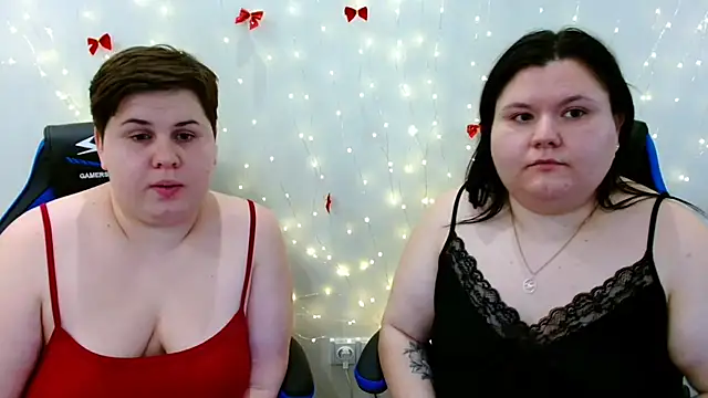 BeckyAndHellen webcam
