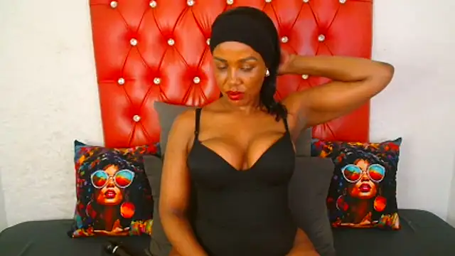 GaggingQueen32 webcam