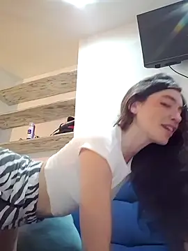 loveuu-bae (F young) - dildo play & squirt <3