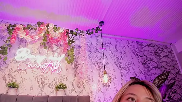 Bonny_and_carrot webcam