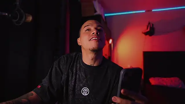 alphamasterxxx - AlphaMasterXxx's free webcam