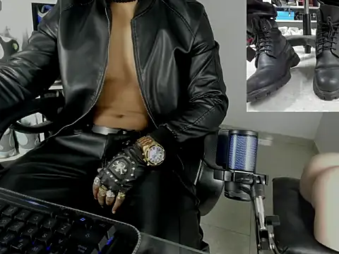 master_leather webcam