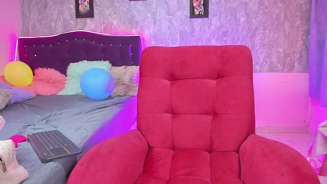 Lauren_smiles webcam