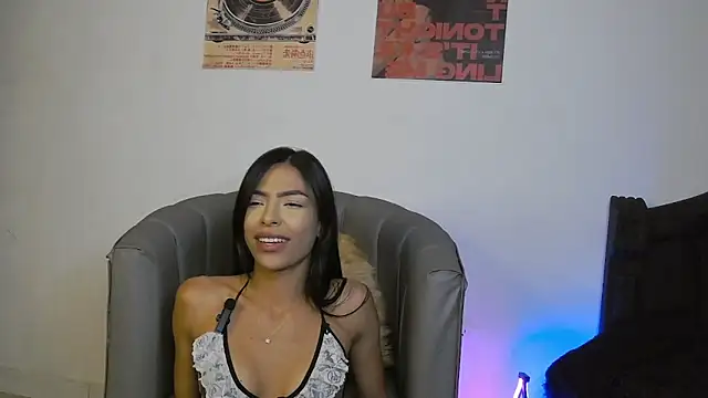 coraliebronson - CoralieBronson's free webcam