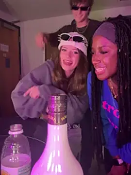 cookiesncreaming - CookiesNcreaming's free webcam - UK Sex Cams