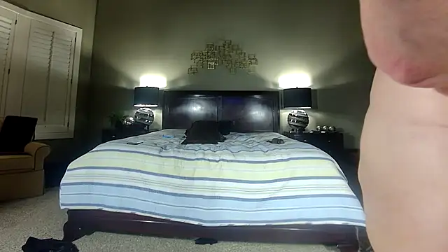 Hornylouisewil webcam