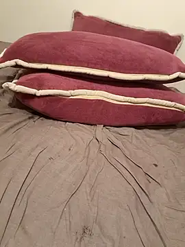 EsteemedOkapi webcam