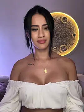 Webcam Model (SarahhSmitth1)  is live.Free join now!