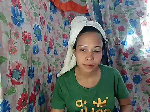 PinaySkinnyGirl webcam