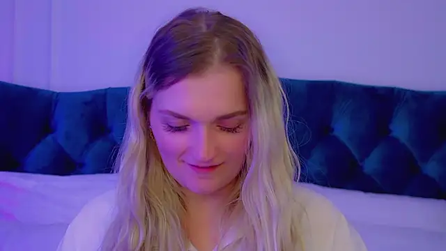 annyraii (F young) - feet covered with cream💋