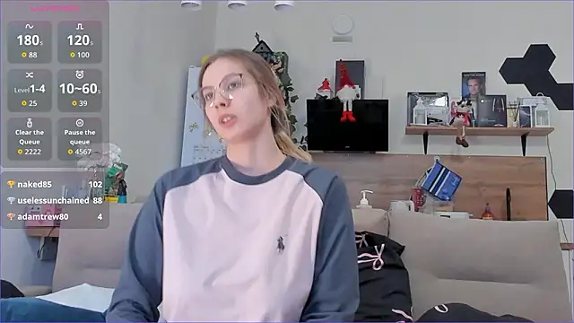 Girl_alone_home webcam