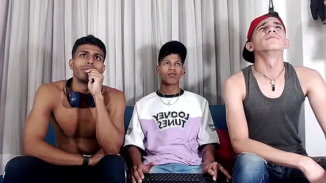 Interracial_Snow_Bunny webcam