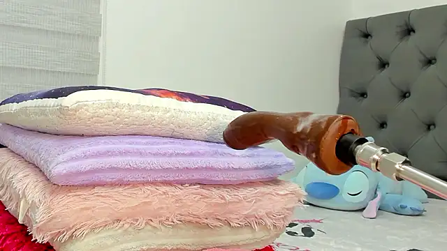 Elizabeth_18_ webcam