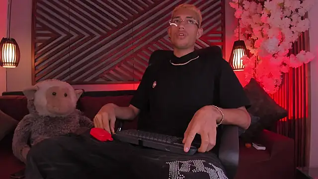 adonis_wb - Adonis_WB's free webcam - UK Sex Cams