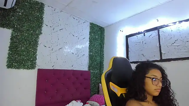 emily_stars1 webcam stripchat model stream image