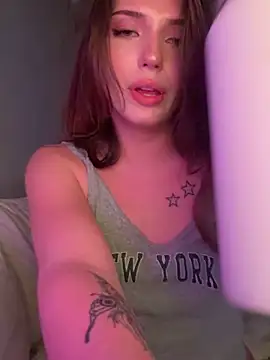 Webcam Model (19whitebunny)  is live.Free join now!