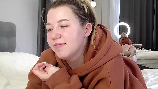 Embersweetbunny webcam