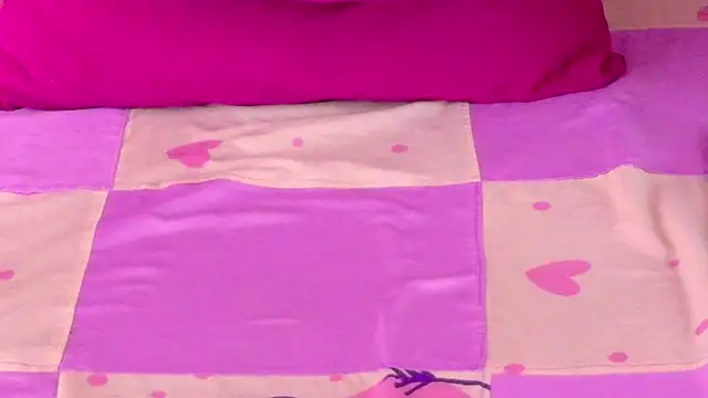 bella_moonlight_cr webcam