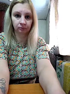 BustyBlond webcam