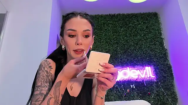 realhotfallingdevil webcam