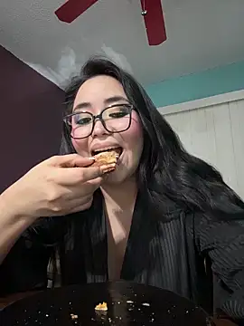 Webcam Model (MyHoneyFrida) is live