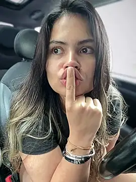 melanny10 (F milf) - Make me wet around people