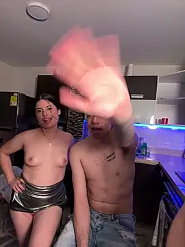 kevin_hotgirls Live Webcam on Stripchat