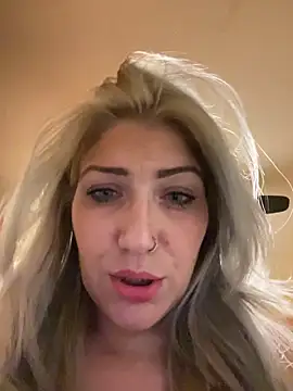 LittleMissEeve webcam