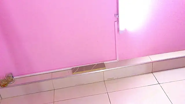 bella_moonlight_cr webcam