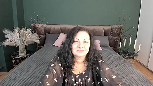 irissmoon (F milf) - naked show